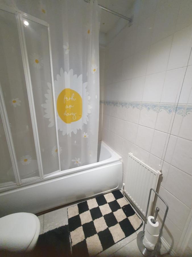 Double Size And Single Room In Barking Exterior foto